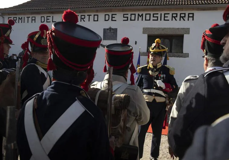 Desfile histórico en el puerto de Somosierra