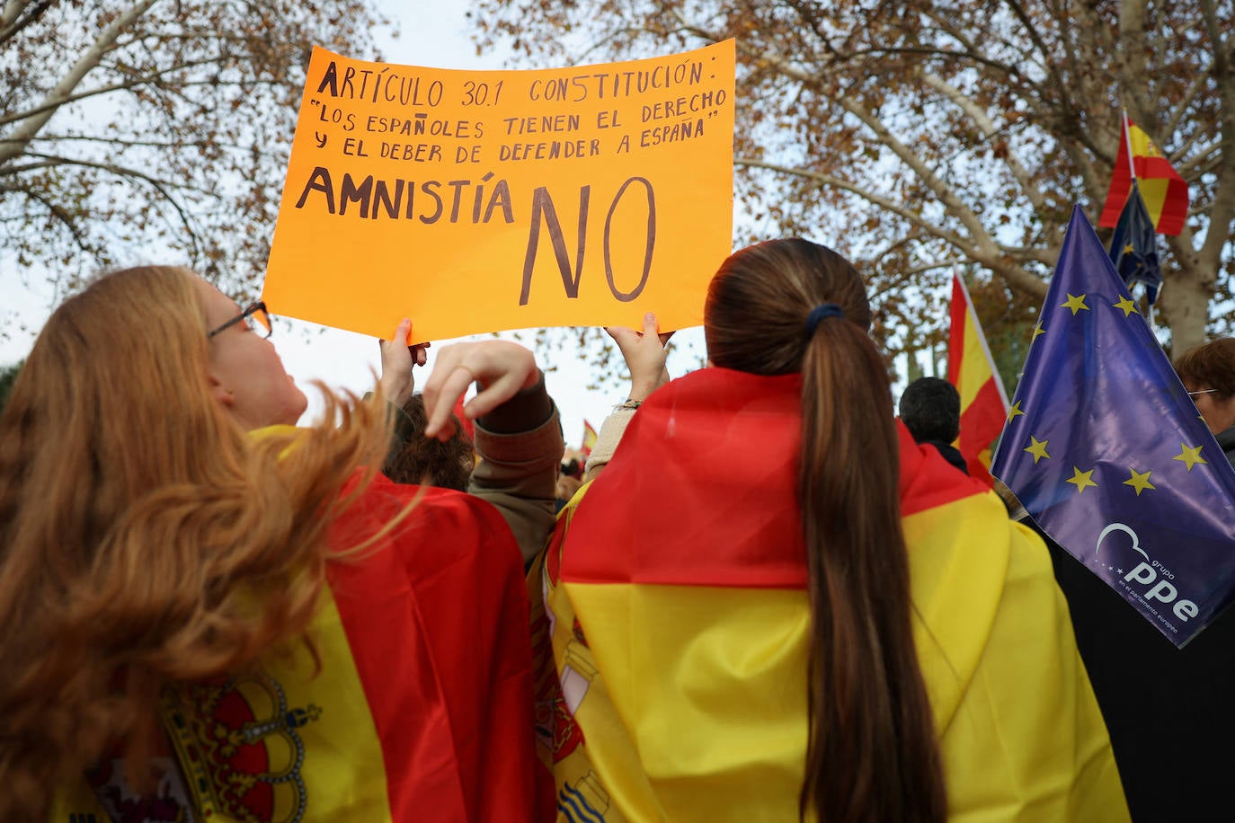 Una pancarta contra la amnistía en la manifestación del Templo de Debod