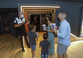 El Instituto Vasco de Consumo multa a Yelmo Cines con 30.000 euros por no dejar entrar con palomitas de fuera al cine