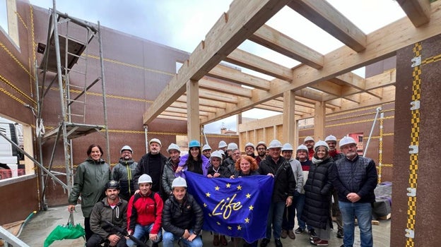 Arquitectos, arquitectos técnicos, propietarios forestales, industriales, académicos e investigadores, junto a los propietarios de la vivienda
