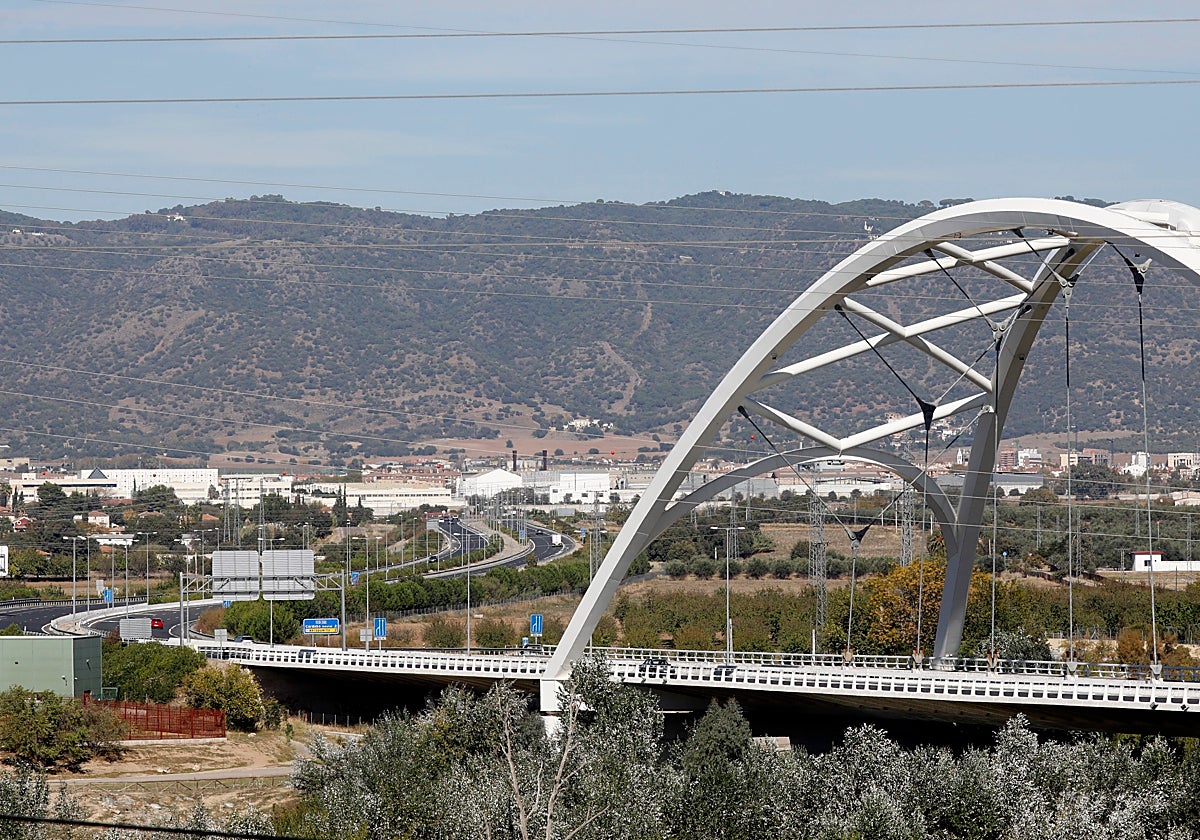 Puente Ibn Firnás del primer tramo de la Variante Oeste en Córdoba