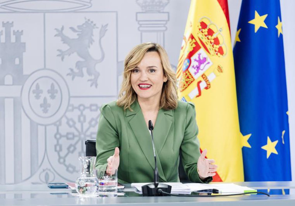La ministra Portavoz y de Educación, Formación Profesional y Deporte, Pilar Alegría, ofrece una rueda de prensa posterior a la reunión del Consejo de Ministros, en el Palacio de La Moncloa, a 5 de diciembre de 2023, en Madrid (España