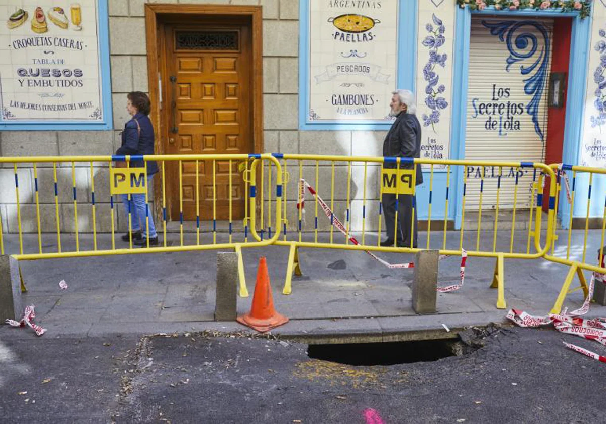 Socavón en la Cava Baja