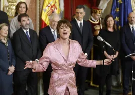 María Berasarte, la cantante que ha sorprendido con su 'Aquellas pequeñas cosas' y 'Al alba' en el acto por el Día de la Constitución