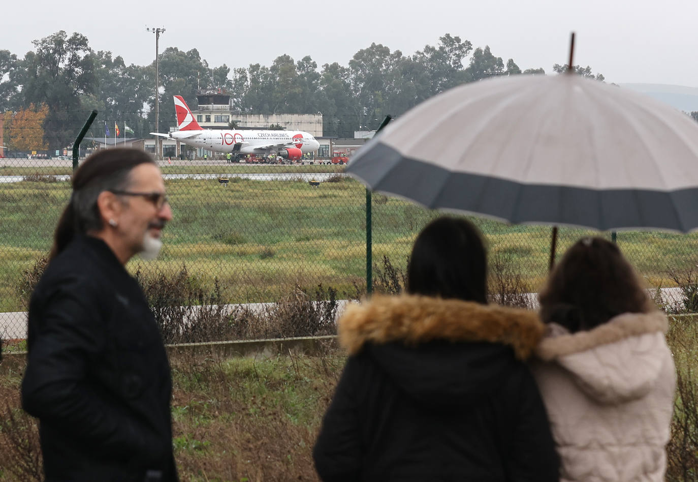 Fotos: el esperado primer vuelo comercial desde el aeropuerto de Córdoba