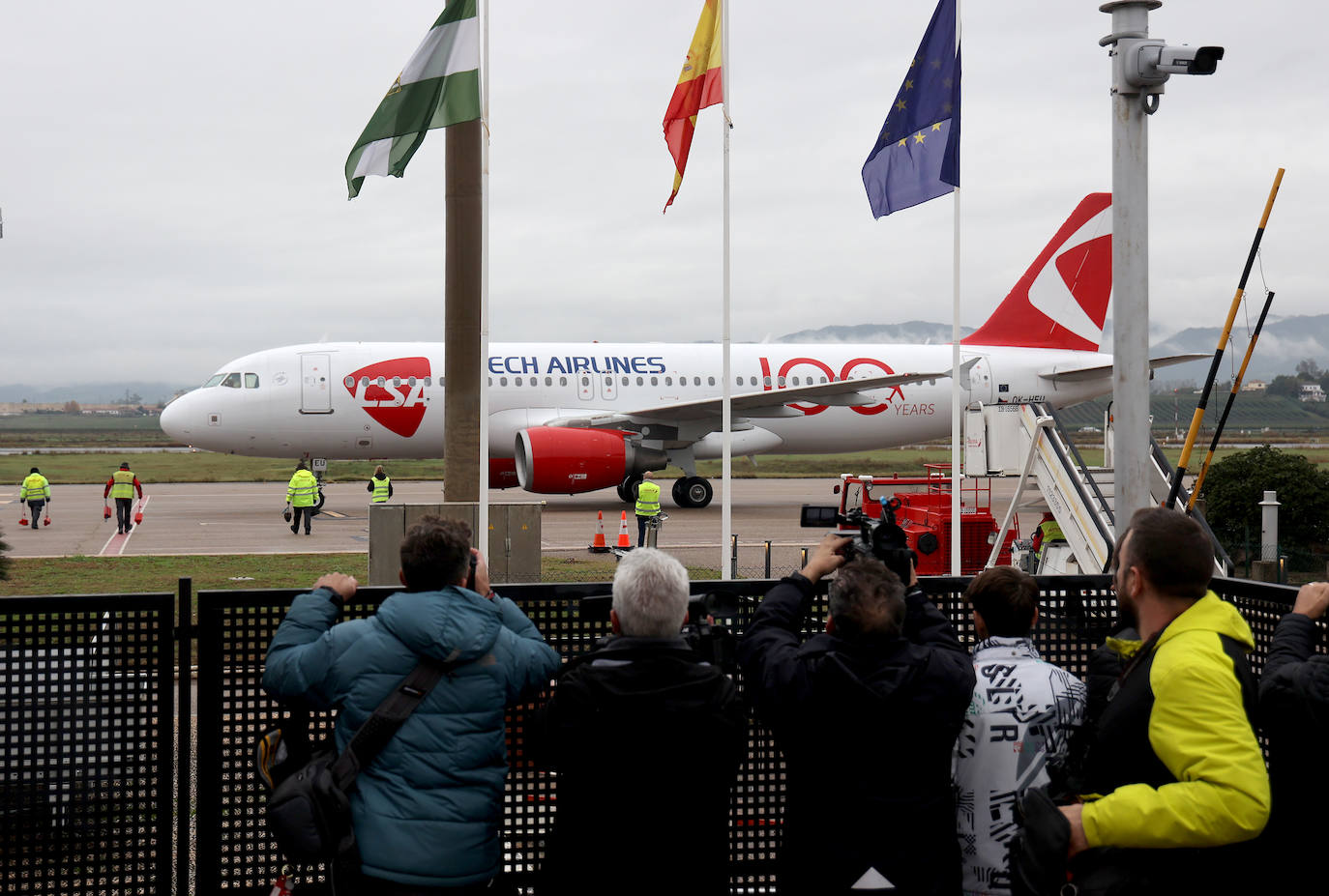 Fotos: el esperado primer vuelo comercial desde el aeropuerto de Córdoba