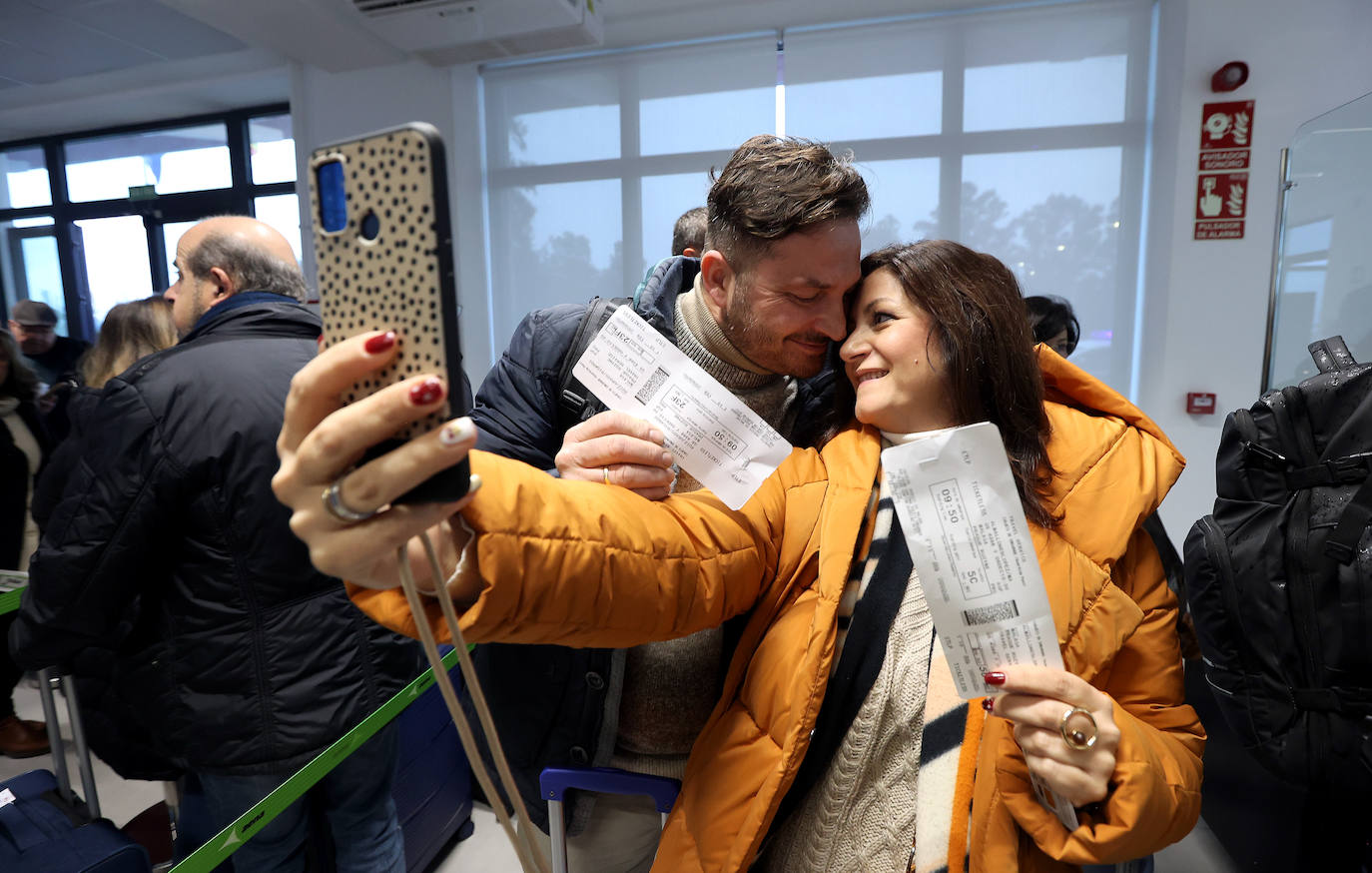 Fotos: el esperado primer vuelo comercial desde el aeropuerto de Córdoba