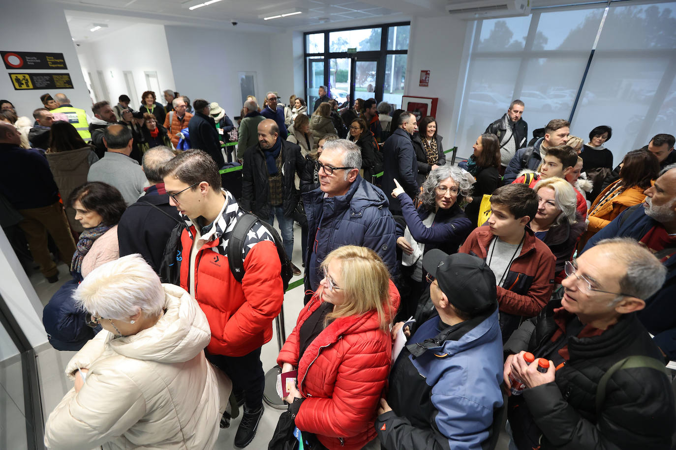 Fotos: el esperado primer vuelo comercial desde el aeropuerto de Córdoba