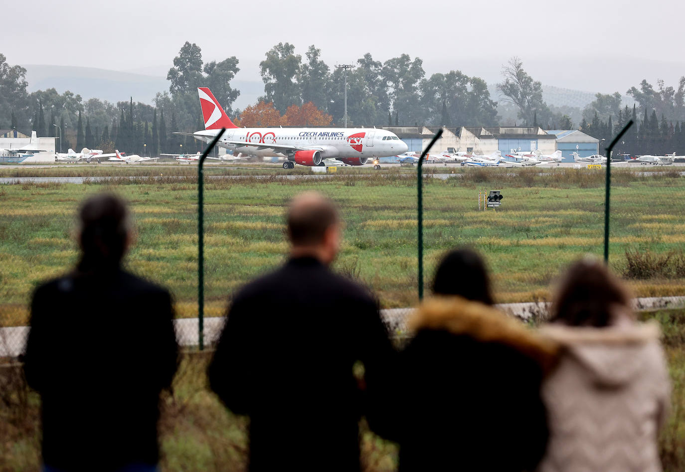 Fotos: el esperado primer vuelo comercial desde el aeropuerto de Córdoba