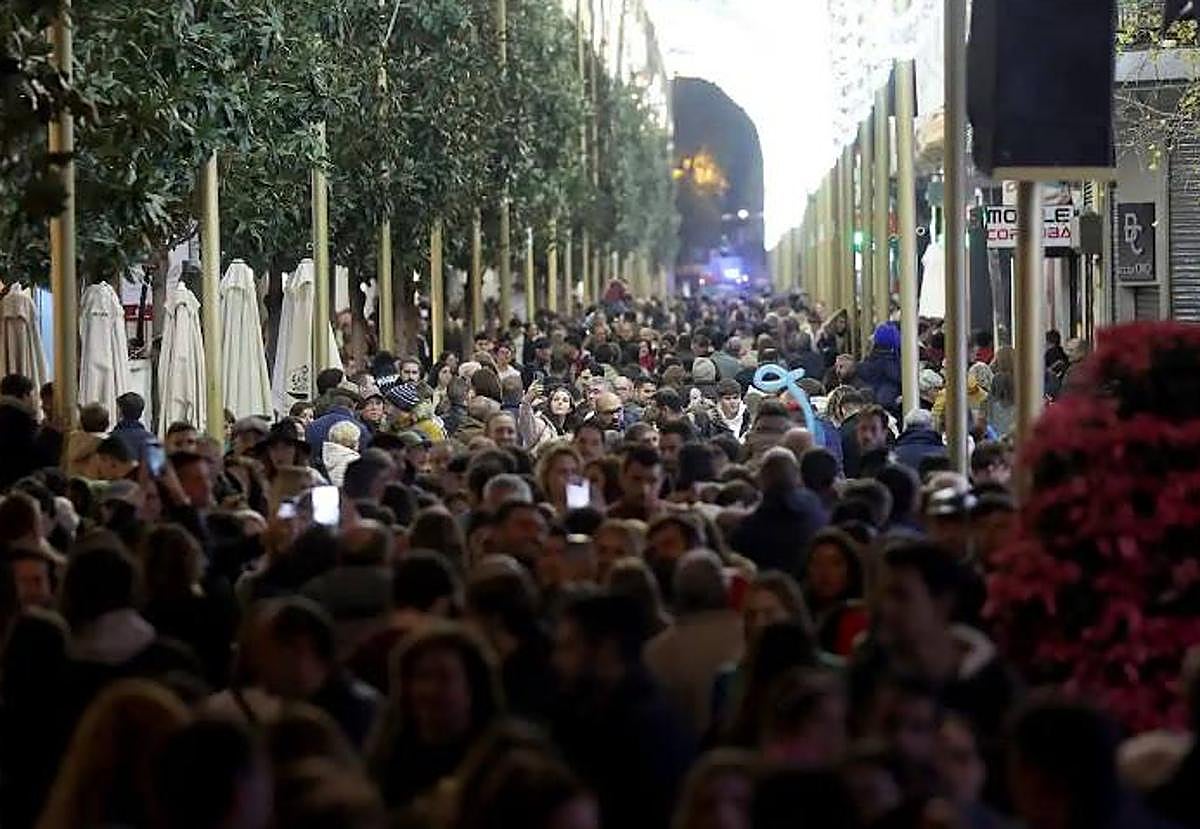 Las lluvias fueron este miércoles escasas y las calles de Córdoba se llenaron de gente