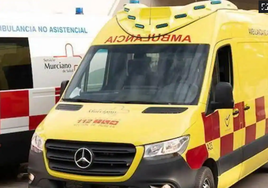 Fallece un motorista de 72 años al chocar contra una farola en Murcia