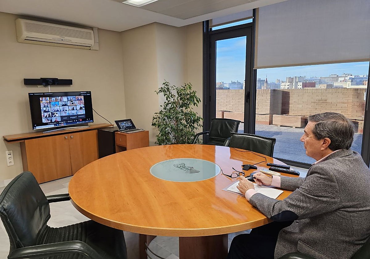 El conseller de Sanidad, Marciano Gómez, durante la videoconferencia con otros consejeros.