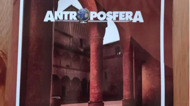 Portada de la revista Antroposfera, dirigida por Mercedes Pullman y editada por Universo Oculto