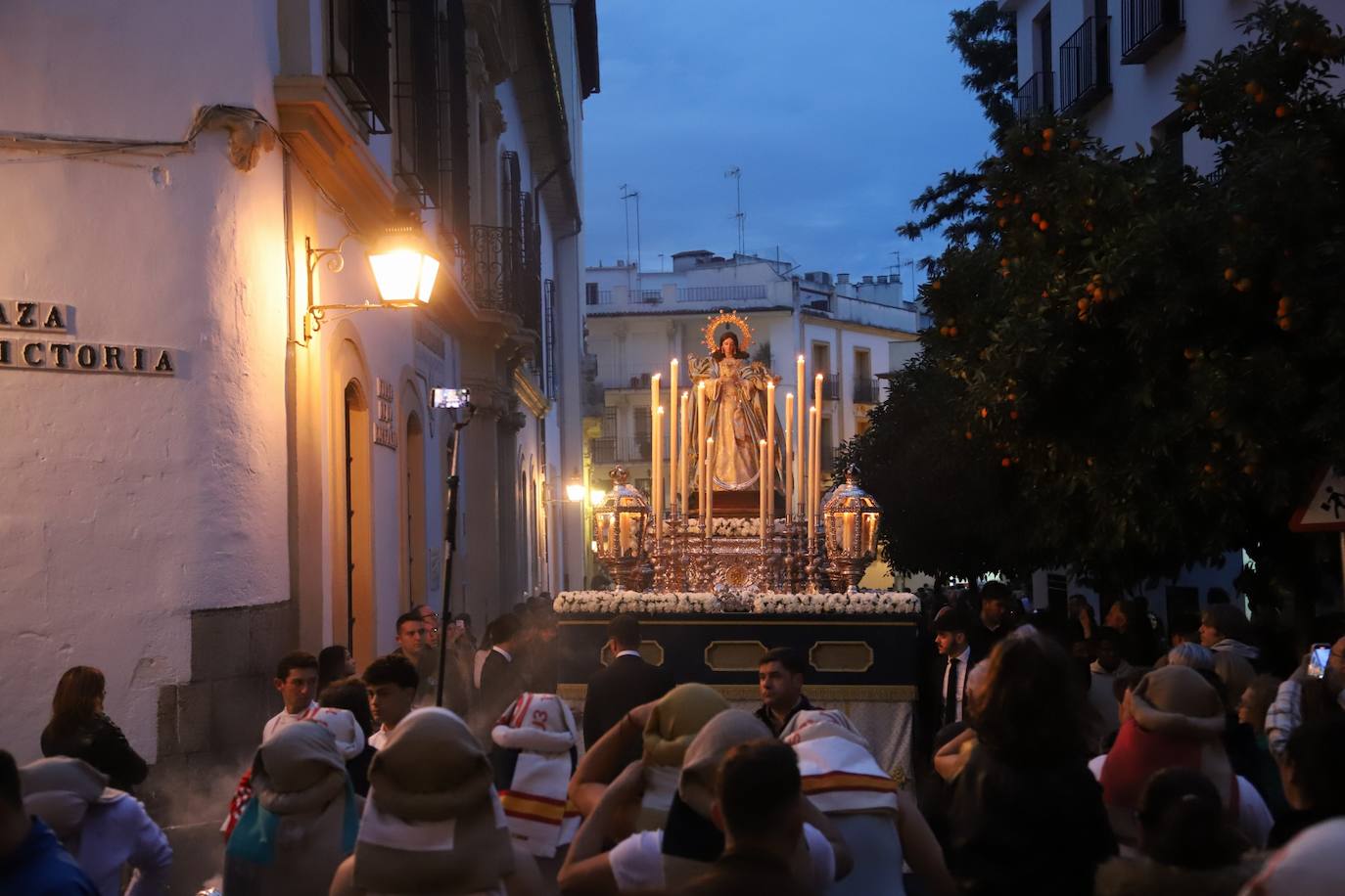 Fotos: la solemne procesión de la Inmaculada con los jóvenes de Córdoba