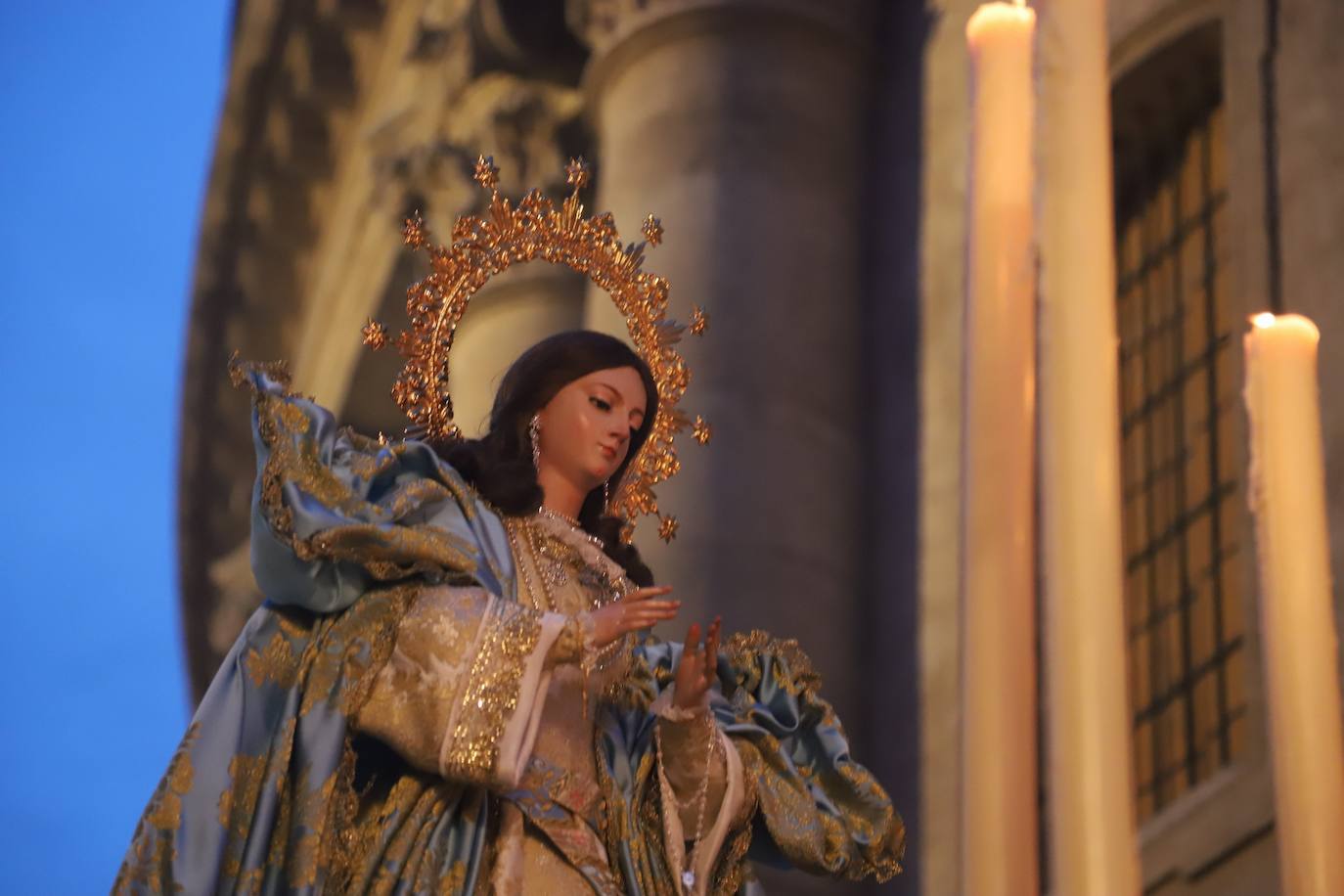Fotos: la solemne procesión de la Inmaculada con los jóvenes de Córdoba