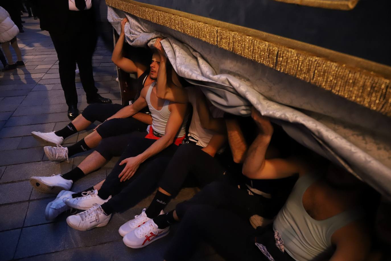 Fotos: la solemne procesión de la Inmaculada con los jóvenes de Córdoba