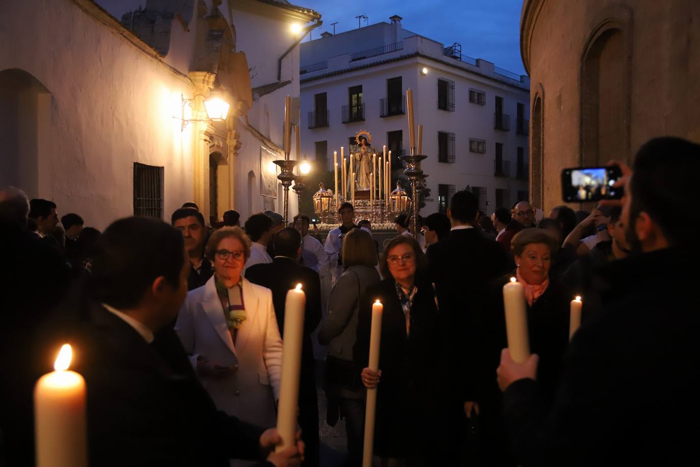 Fotos: la solemne procesión de la Inmaculada con los jóvenes de Córdoba