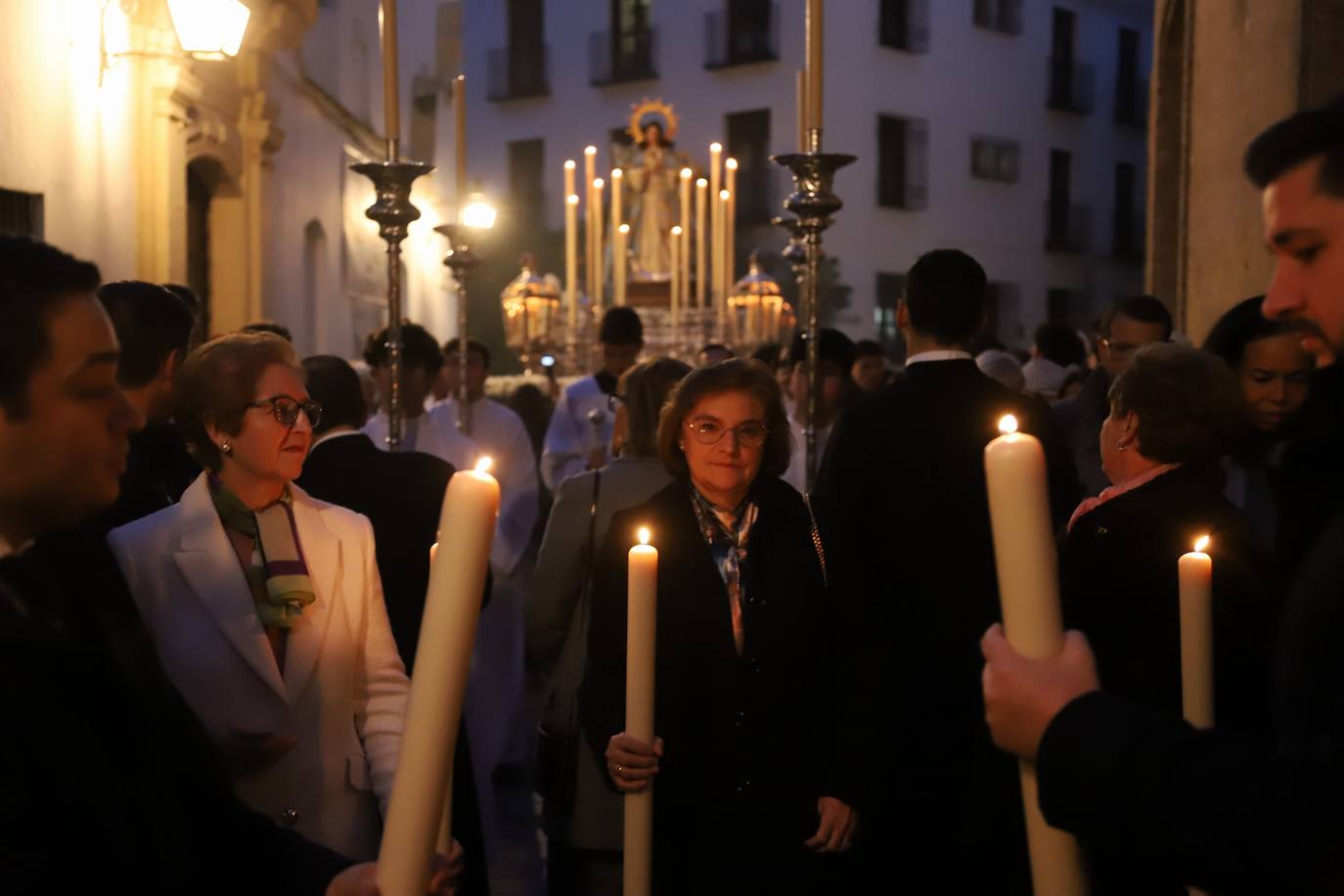 Fotos: la solemne procesión de la Inmaculada con los jóvenes de Córdoba