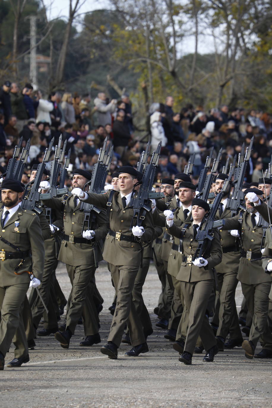 Fotos: La imponente parada militar de la Brigada &#039;Guzmán el Bueno X&#039; en Córdoba