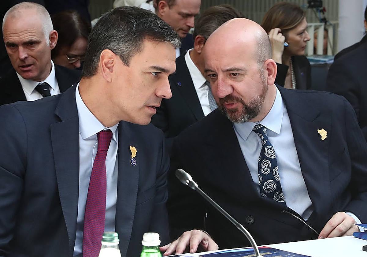 Pedro Sánchez y Charles Michel, durante la Cumbre de líderes del Proceso de Berlín de octubre