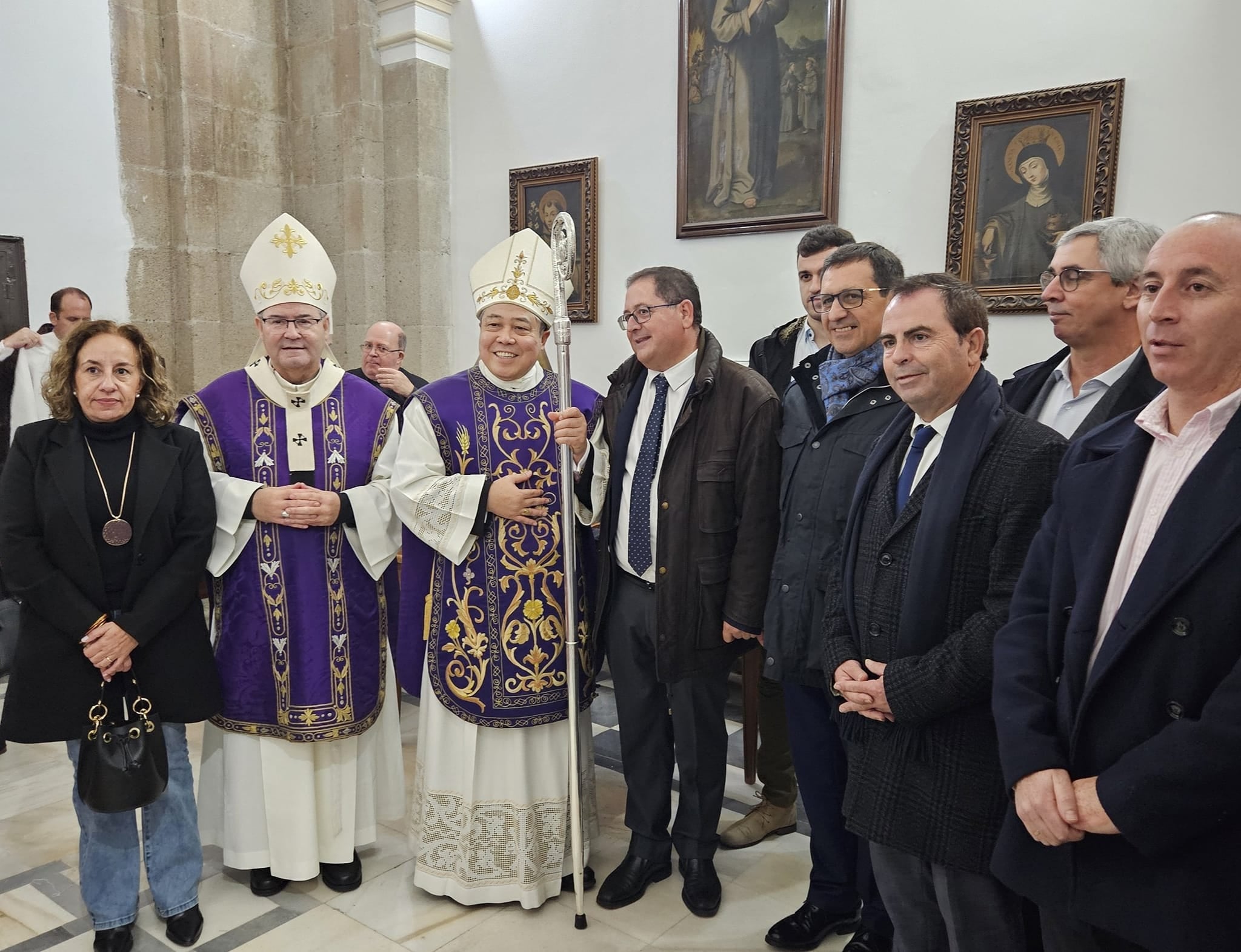El nuncio de su Santidad en España, Bernardito Auza, junto al arzobispo de Toledo y el alcalde de Orgaz, Tomás Villarrubia