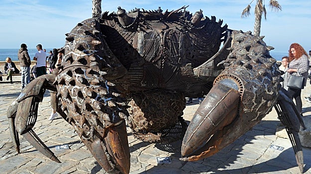 El cangrejo hembra realizado por Alfredo Zarazaga con material de reciclaje
