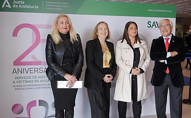 De izquierda a derecha: Laura Fernández, Marta Valcarce, Sandra Millán y Luis Revilla