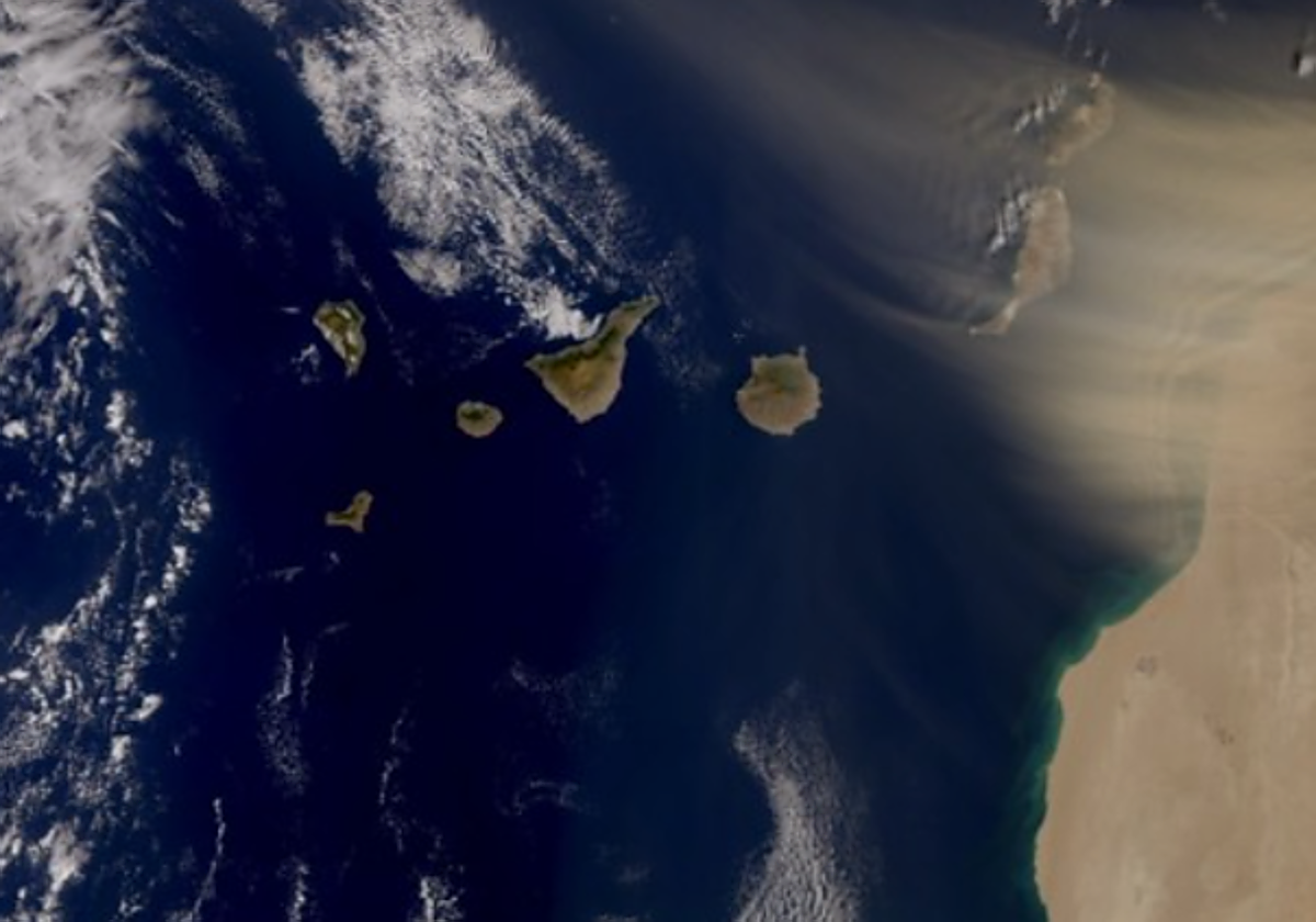Imagen satélite de Canarias, en un episodio de calima sahariana