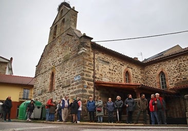 Vecinos de un pueblo de León se concentran para pedir la expulsión de su párroco por «cretino, antipático y desagradable»