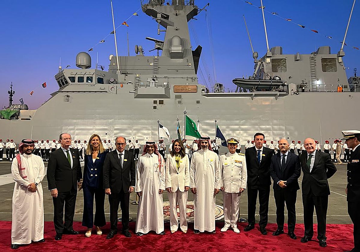 Ceremonia de entrega de la corbeta JAZAN en la base naval de Jeddah