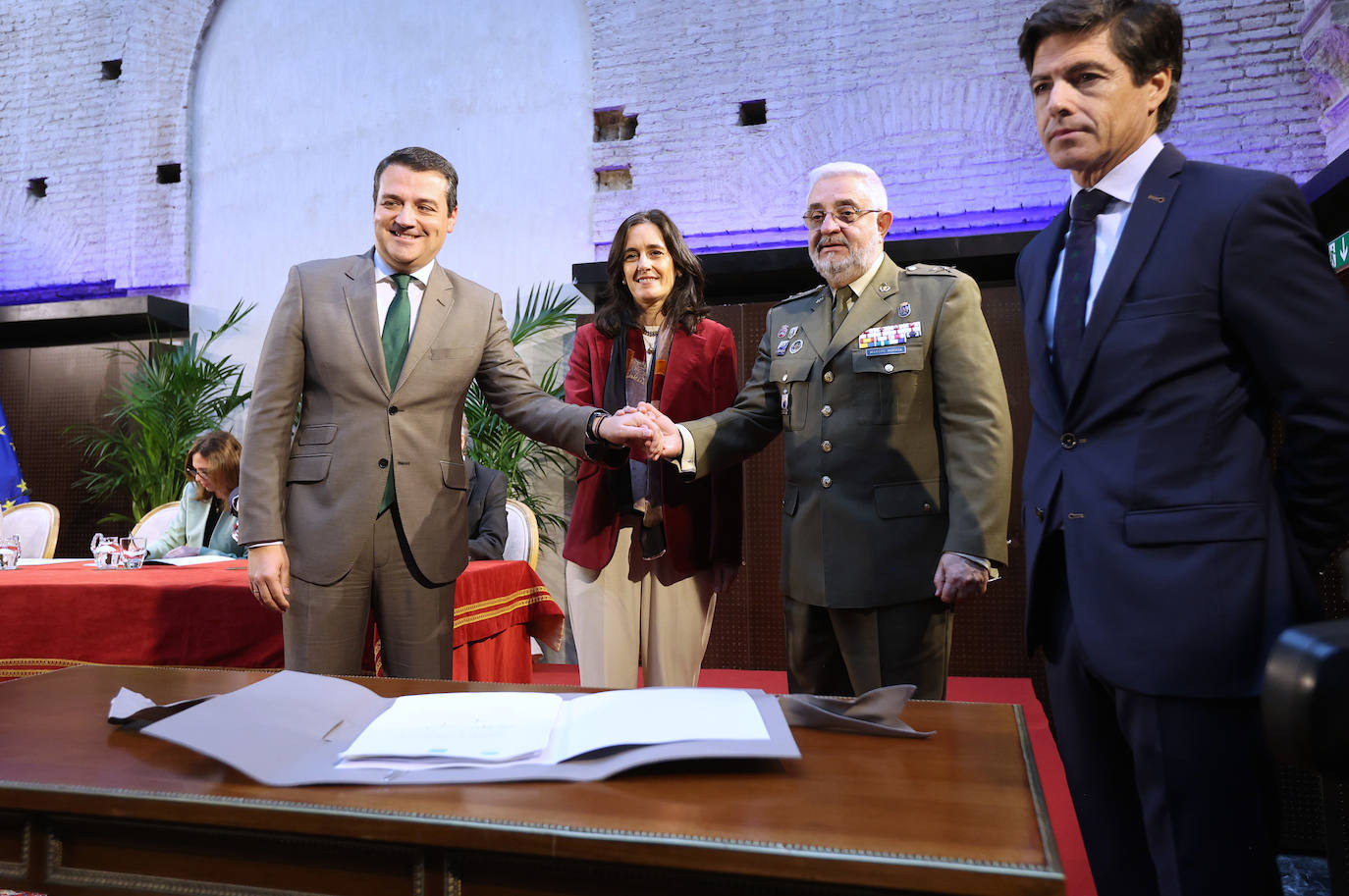 Fotos: La firma solemne del acuerdo de la Base Logística de Córdoba
