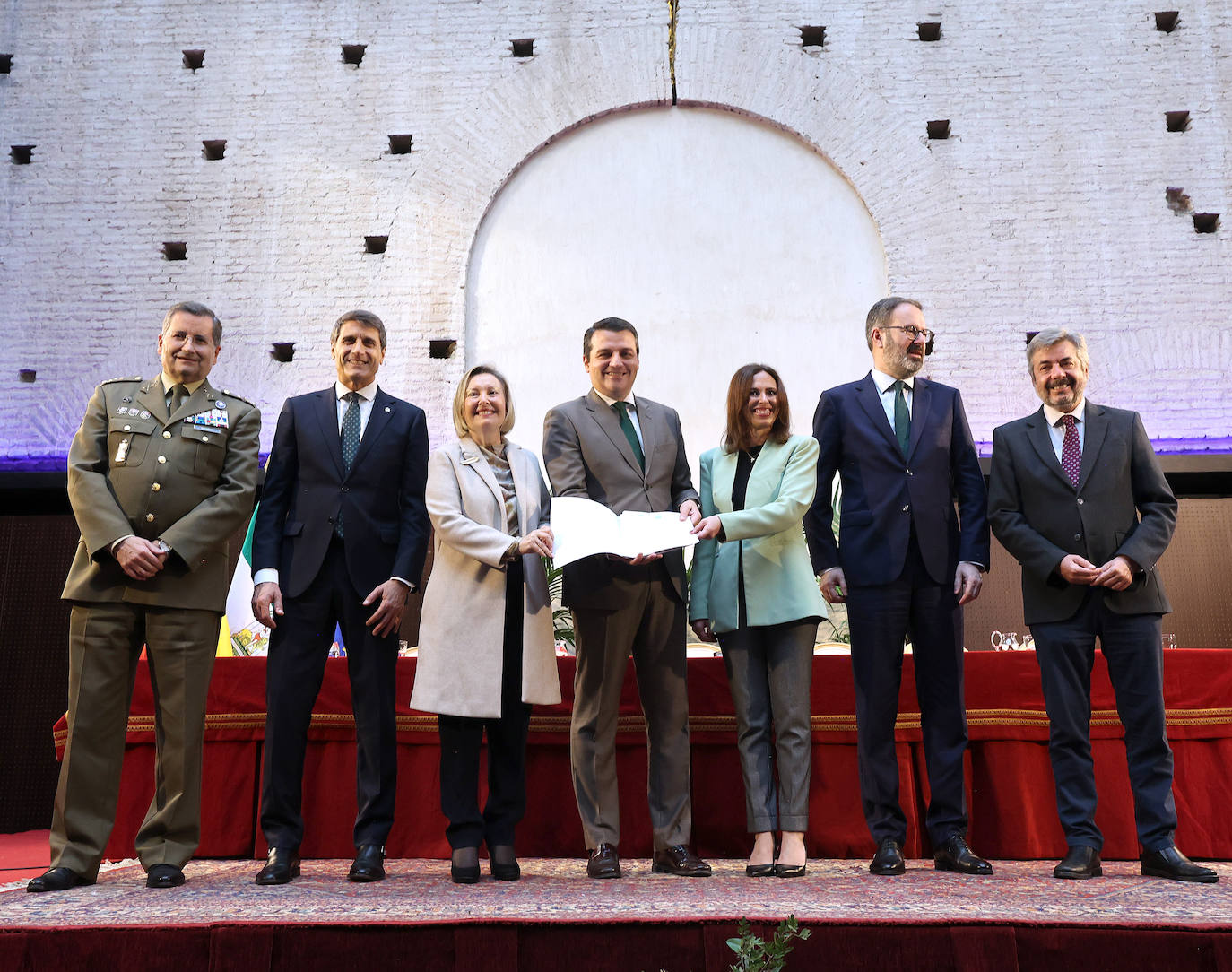 Fotos: La firma solemne del acuerdo de la Base Logística de Córdoba