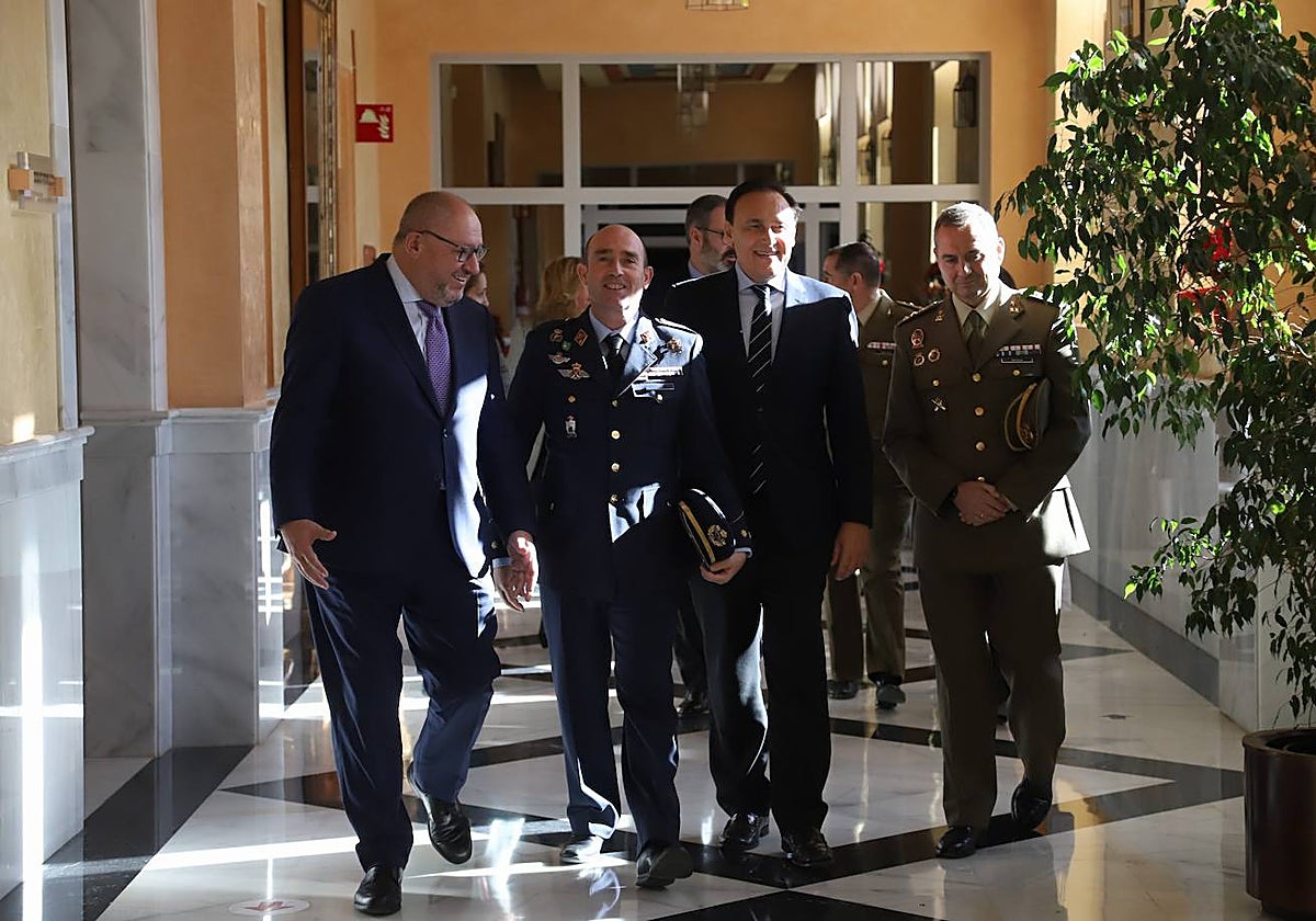 Un momento de la firma de la compra de la UCO, este jueves en el Rectorado