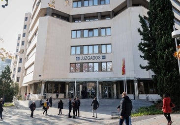 Siete pandilleros atacan en el metro a un joven que salía de declarar de los juzgados de Plaza de Castilla contra una banda latina