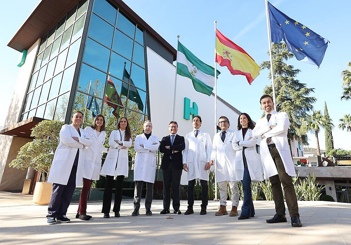 El equipo de la Unidad de Trasplantes de Córnea del Hospital La Arruzafa