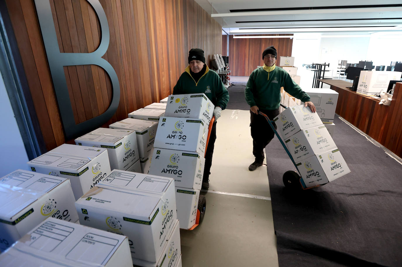 Fotos: la Biblioteca Grupo Cántico de Córdoba, en la recta final de los preparativos