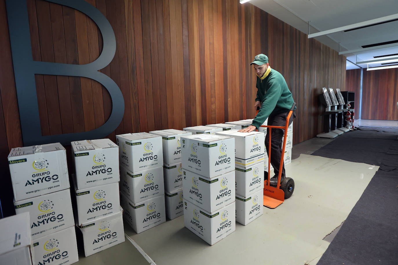 Fotos: la Biblioteca Grupo Cántico de Córdoba, en la recta final de los preparativos