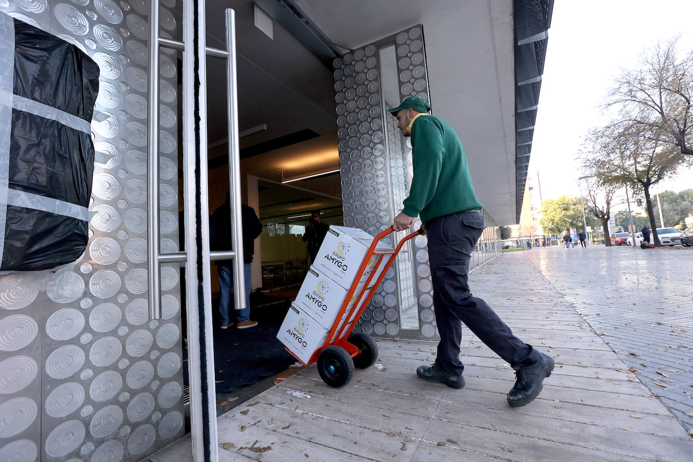 Fotos: la Biblioteca Grupo Cántico de Córdoba, en la recta final de los preparativos