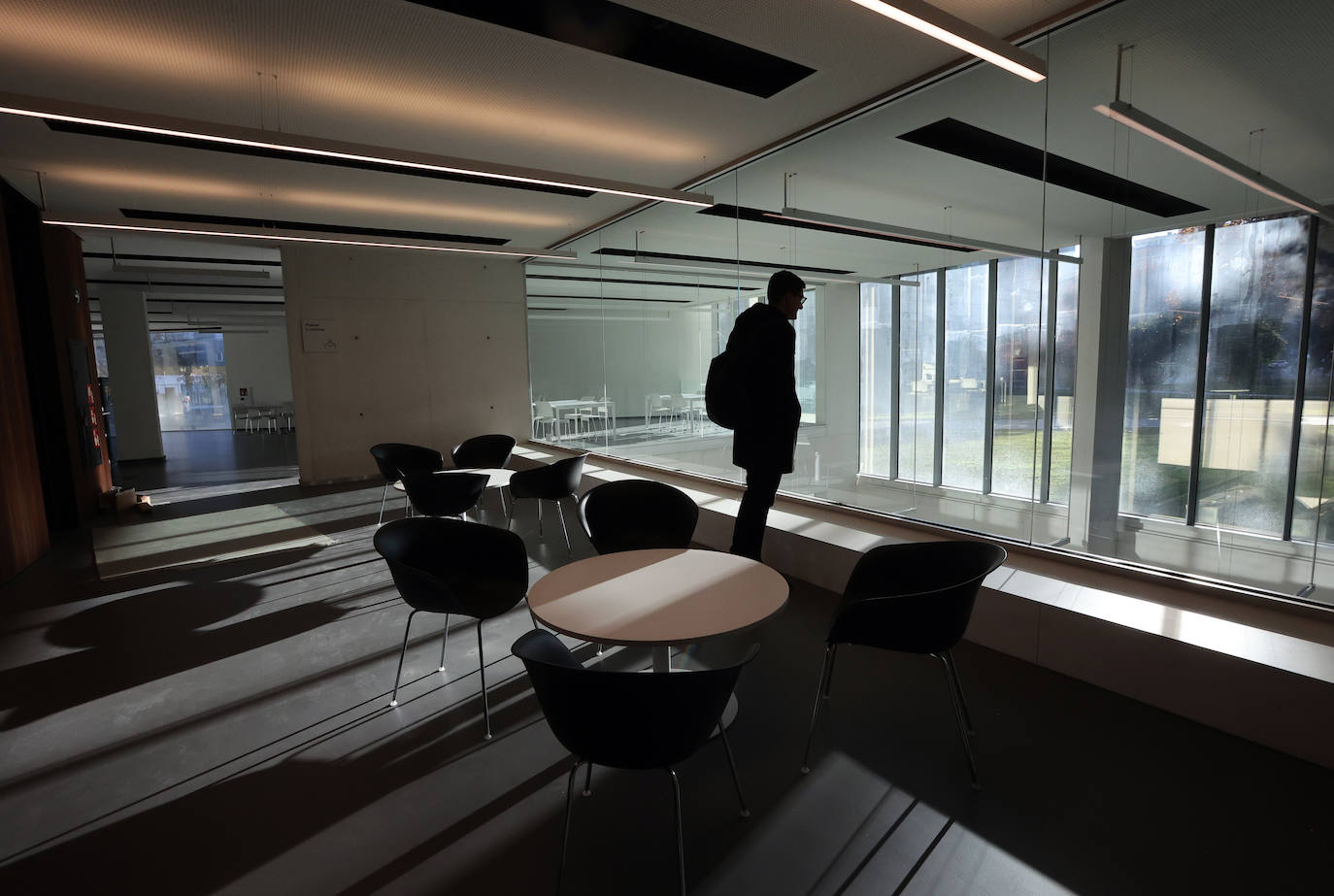 Fotos: la Biblioteca Grupo Cántico de Córdoba, en la recta final de los preparativos