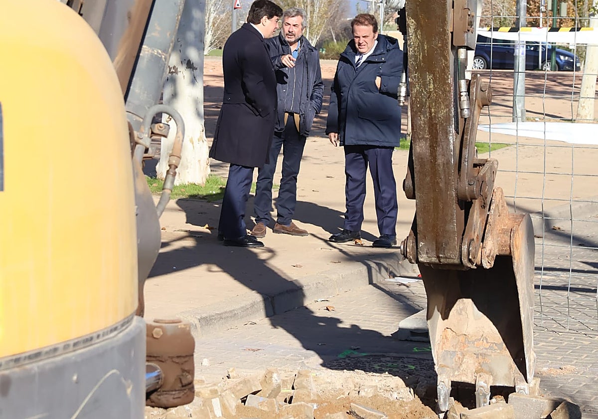 Coca, Torrico y Urbano, este martes en la calle del Infierno del recinto ferial del Arenal