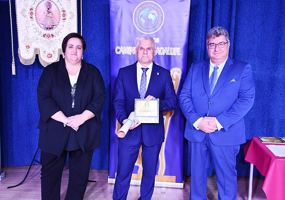 El diputado Manuel Galán ha recogido el premio