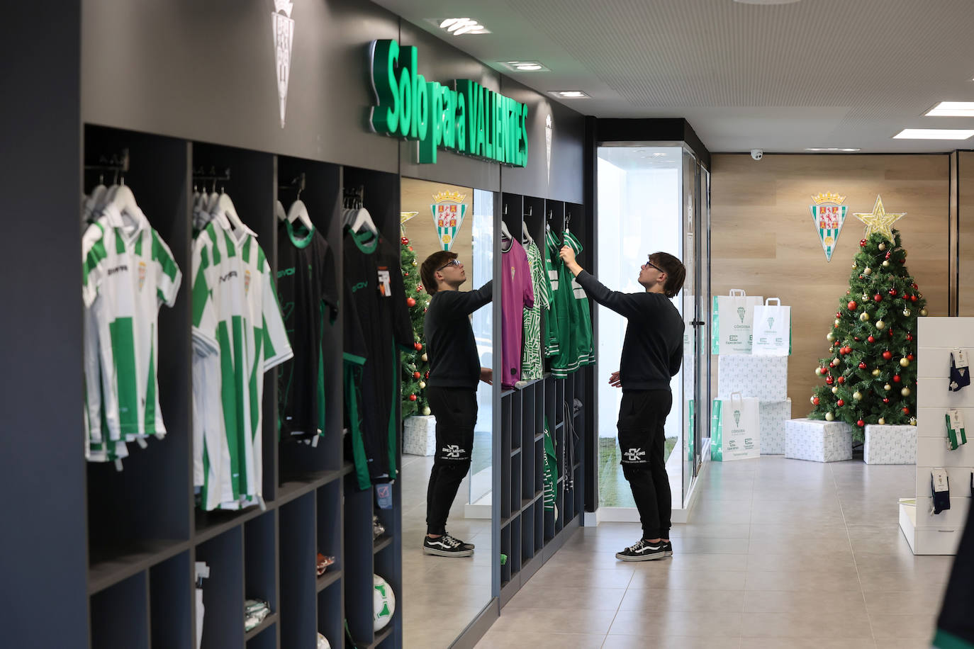 Fotos: las mejores imágenes de la inauguración de la tienda del Córdoba CF en El Arcángel