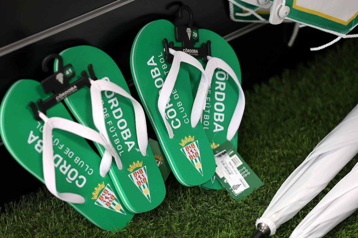 Fotos: las mejores imágenes de la inauguración de la tienda del Córdoba CF en El Arcángel