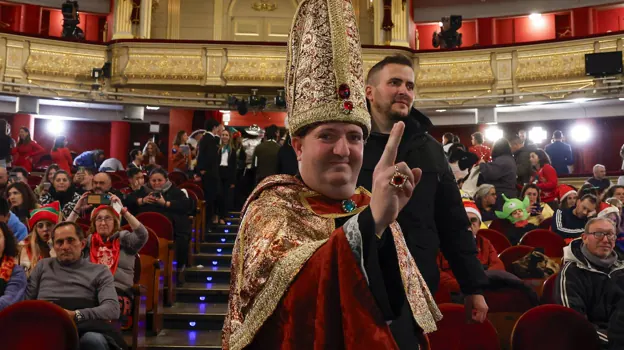 El 'obispo' del Sorteo de Navidad, el leonés Juan Manuel López, en el Teatro Real