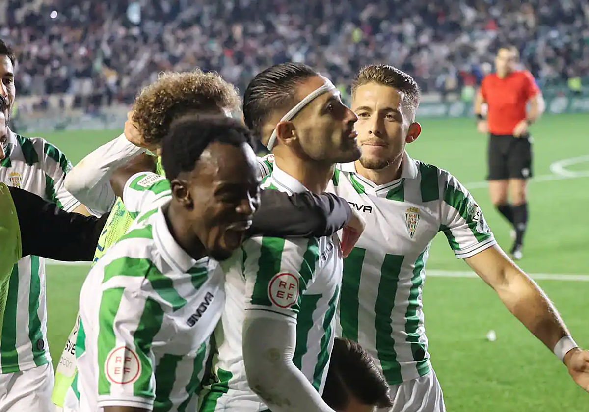 Los jugadores del Córdoba celebran un gol en El Arcángel