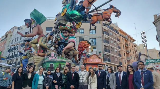 Visita de la comitiva diplomática y cutlural hondureña a la Falla Convento Jerusalén, en Valencia.