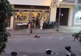 (Vídeo): la Policía interviene en un altercado en una cafetería del Centro de Córdoba en Nochebuena