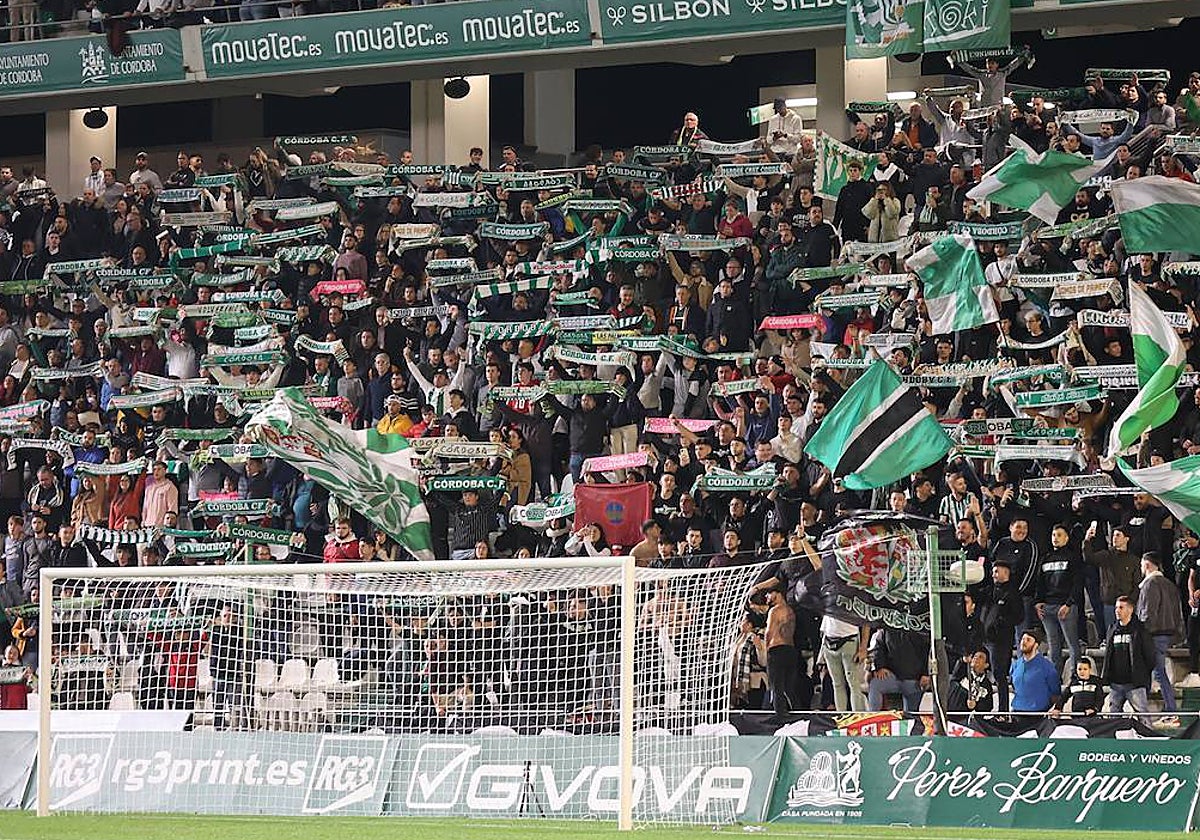 Los aficionados del Córdoba durante esta temporada en Primera Federación
