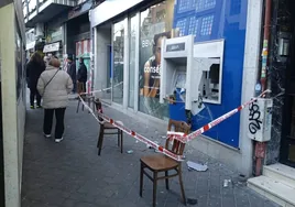 Una banda de ladrones revienta con 'la bomba del pizzero' una sucursal de Carabanchel: «La explosión fue enorme»