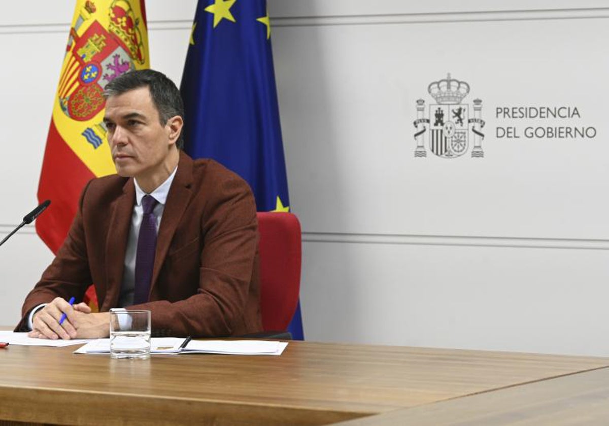 Pedro Sánchez en su videconferencia con las tropas en Nochebuena